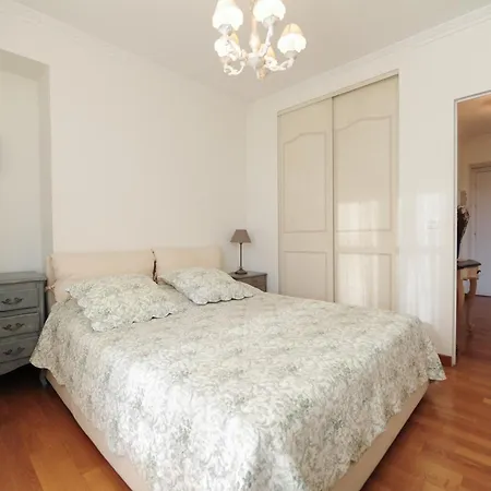 Апартаменты Clemenceau Centre Five Stars House *
